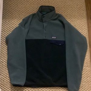 Men’s light weight snap-T fleece. In excellent condition.